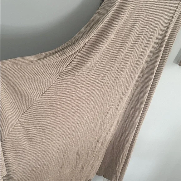 Quiet Luxury Tan Long Sleeve Knit Maxi Dress - Picture 8 of 10